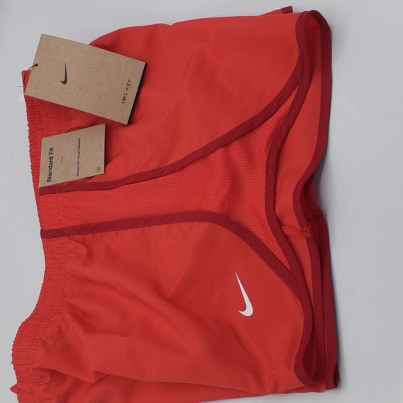 Nike Other - NWT NIKE BIG GIRLS TRAINING SHORTS SIZE 10-12 MEDIUM